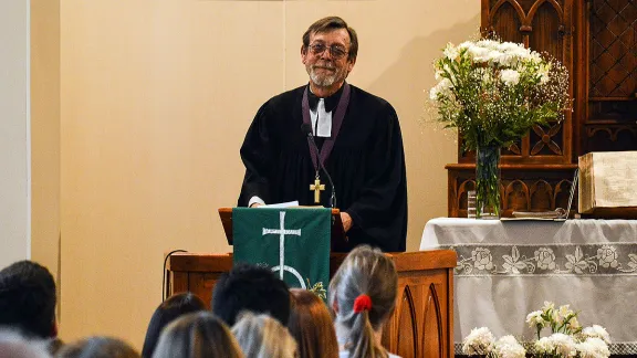 Rev. Carlos A. Duarte preaching at the closing worship of the 2016 synod of IERP. Photo: IERP/Eugenio Albrecht