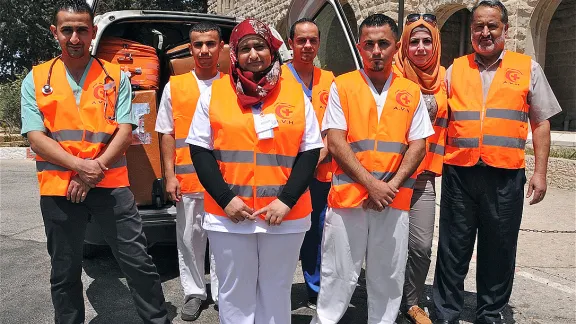 Das medizinische Team des Augusta-Victoria-Krankenhauses vor seinem Einsatz im Gazastreifen während der Luftschläge im August 2014. Der LWB-Rat hat die andauernde Gewalt in der Region verurteilt. Foto: LWB Jerusalem