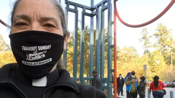 Pastor Nancy Christensen outside the Lucky Shoals Park Community Center Polling Site, Norcross, Ga. USA, on election day, 2020. Photo: Rev. Nancy Christensen