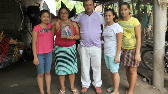 Pabla, 19 (fourth from the left), experienced as a child how her father left for the US and stayed there 4 years with close to no contact to his family. When he returned, he was a stranger to her. Now her oldest brother has gone to the US and was kidnapped on the way. Photo: LWF/ C. KÃ¤stner