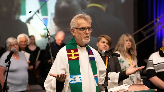 LWB-Generalsekretär Martin Junge nahm an der Eröffnungsgottesdienst der Nationalversammlung der Evangelisch-Lutherischen Kirche in Kanada teil. In seiner Rede übermittelte er Grüße und Einblicke aus dem LWB an die Delegierten. Foto: ELKK/Trina Gallop