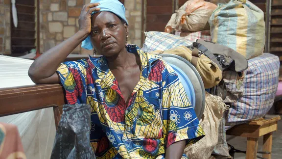 Die Binnenvertriebene Naomie Komessé in der Kirche der lutherischen Timotheus-Gemeinde in Bangui, der Hauptstadt der ZAR. Foto: LWB/P. Mumia