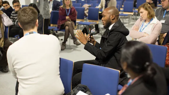 LWB-Delegierter Khulekani Magwazah von der Evangelisch-Lutherischen Kirche im Südlichen Afrika bei einer der Veranstaltungen während der Klimakonferenz in Kattowitz (Polen). Foto: LWB/Sean Hawkey