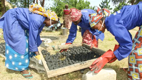 Women in Cameroonâs Minawao refugee camp making ecological charcoal.Â Photo: Notang TOUKAP Justin