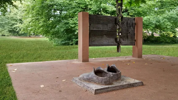 Die „Großen Schuhe Luthers“ ist der Name eines Gedenkorts in Worms zu Ehren des Reformators Martin Luther. Foto: Eichfelder