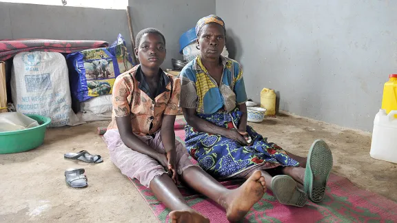  Caption: Bernadetta Myanura and her granddaughter Feza in the few square meters they have to themselves in the reception center. Photo: M. Renaux