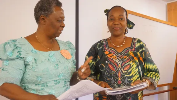 Dr. Helen Kijo-Bisimba aus Tansania (li.) und Pfarrerin Solange Yumba wa Nkulu (DRK) beim Workshop „Advocacy für die Menschenrechte von Frauen“ in Genf. Foto: LWB/P. Mumia