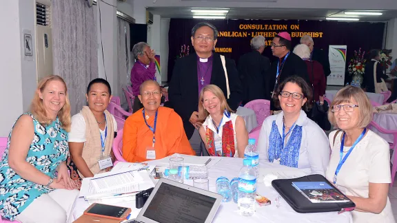 Teilnehmende an der Konsultation in Myanmar, die den positiven Austausch zwischen den beiden Religionen hervorheben will. Foto: Anglikanische Kirche