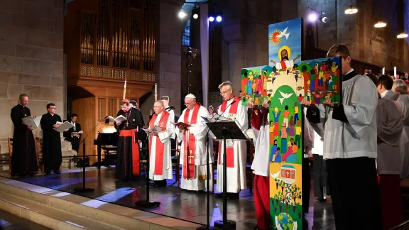 Kurt Cardinal Koch, President, Pontifical Council for Promoting Christian Unity; LWF President Bishop Dr Munib A. Younan; Pope Francis; and LWF General Secretary Rev. Dr Martin Junge, at the Joint Catholic-Lutheran Commemoration of the Reformation in Lund, Sweden, 31 October 2016. Photo: LWF