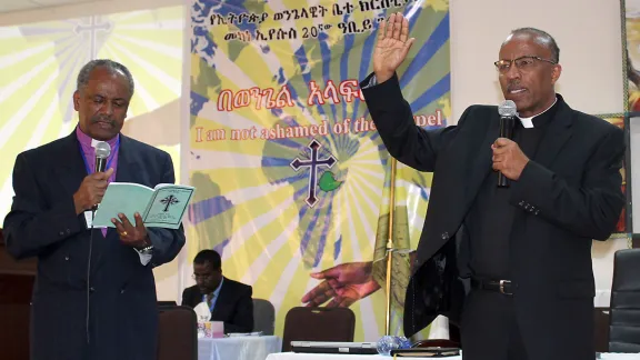 Rev. Yonas Yigezu, right, pledges to lead the Ethiopian Evangelical Church Mekane Yesus with unity and love. On left, outgoing EECMY president, Rev. Dr Wakseyoum Idosa. Photo: EECMY/Tsion Alemayehu