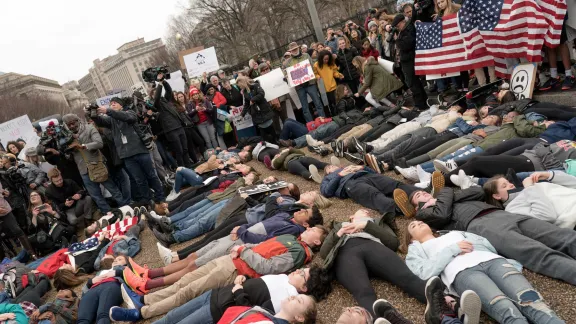 A lie-in in front of the White House, organized by students in Washington after the school shooting in Florida, calls for more legislation on privately owned firearms. Photo: Lorie Shaull/ Flickr