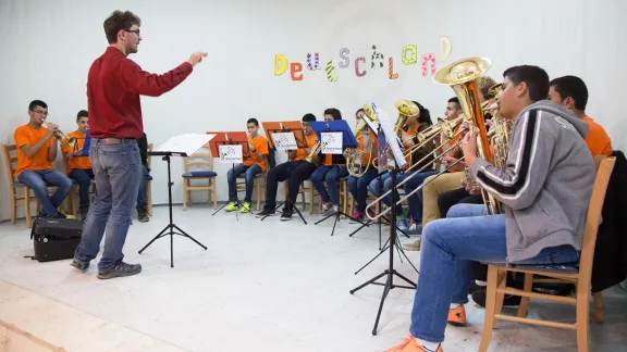 Der Posaunenchor „Brass for Peace“ spielt in der Schule der Hoffnung in Ramallah, deren Trägerin die ELKJHL ist. Foto: ELKJHL