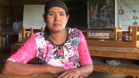 Daw Ma Saw Myint, Schulleiterin eines vom LWB betriebenen temporären Lernortes in Myanmar, erlebte selbst die begrenzten Möglichkeiten für Mädchen und Frauen. Sie versucht, heranwachsende Mädchen in der Schule zu halten. Foto: LWB/S. Tandar