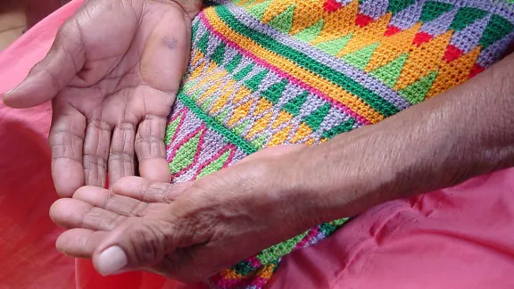 The hands of 84 year-old MarÃ­a Montezuma, a member of the Gnobe community. Â© ILCO communication office