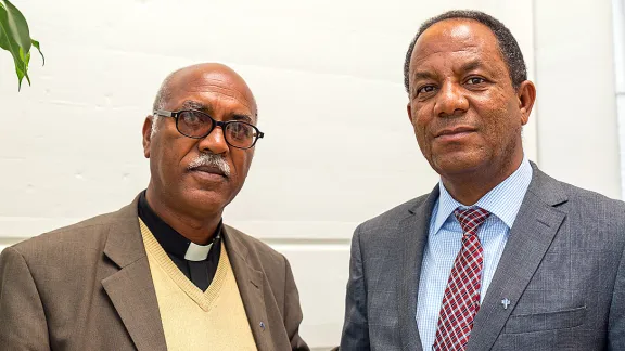 Pfarrer Habtom Tewolde, der Vizepräsident der Evangelisch-Lutherischen Kirche Eritreas, und Generalsekretär Temesghen Berhane kamen nach Genf zu Gesprächen über die Reformationsfeiern. Foto: LWB/S. Gallay