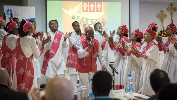 Der Yetsedik-Tsehay-Chor der ÄEKMY bereicherte die Eröffnung der Konsultation mit einem mitreißenden Beitrag. Foto: LWB/Albin Hillert