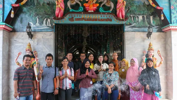 Participants visit the Kuil Shri Mariamman temple, Medan. 2017. Photo: A. Yaqin