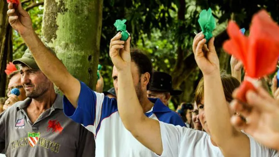 In Alba Posse haben sich argentinische und brasilianische AktivistInnen verpflichtet, sich gegen den Bau weiterer Staudämme am Río Uruguay zu engagieren. Foto: Tatiana Lencina