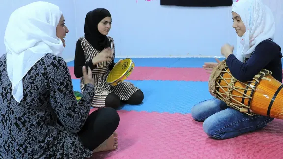 An instructor teaches the capoeira drum beat to young women in the peace oasis. All photos: LWF/ E. Massel