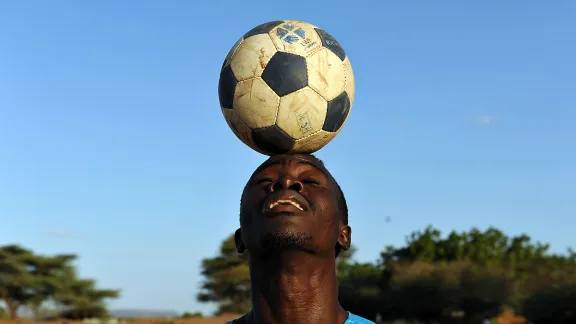 Training session of FC Okapi, the soccer team currently holding third place in Kakuma premier league. The team trains every weekday afternoon. As they have their own field, they have better training opportunities than the more informal soccer teams. Photo: LWF/ C. KÃ¤stner