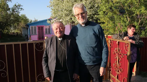 LWF General Secretary Martin Junge visiting the congregation of Kamyschenka led by Pastor Rubin Sternberg (left). All photos: LWF/A. WeyermÃ¼ller