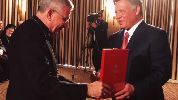 King Abdullah II and Bishop Dr Younan at the 3 September award ceremony. Photo: ELCJHL