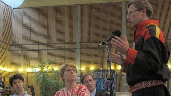 Pfr. Tore Johnsen (re.) von der Norwegischen Kirche beim konfessionellen Treffen von Lutheranerinnen und Lutheranern während der ÖRK-Zentralausschusstagung. Foto/ÖRK Marcelo Schneider