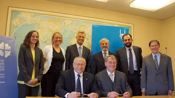 Signing of the MOU by Dr Mohamed Ashmawey, CEO of IRW and DWS Director Eberhard Hitzler (front, from left), witnessed by LWF Assistant General Secretary for Human Rights Affairs Ralston Deffenbaugh, Mehdi ben Mârad, IRW Director of National Programs, UNHCR Deputy High Commissioner Alexander Aleinikoff, LWF General Secretary Rev. Martin Junge, LWF Global program Coordinator Maria Immonen and LWF Program Assistant for Interfaith Cooperation Elizabeth Gano (from right). Photo: LWF/S. Gallay