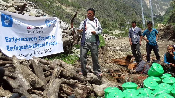 Nach dem Erdbeben, das Nepal im April 2015 heimsuchte, engagierten sich der LWB und Islamic Relief Worldwide gemeinsam in der Katastrophenhilfe.