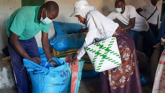 Malagasy Lutheran Church volunteers distribute food in Toliary synod, in the countryâs drought-hit southern region. The Evangelical Church of the Augsburg Confession in the Slovak Republic provided funding for the project. Photo: MLC