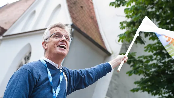 LWB-Generalsekretär Pfarrer Dr. h.c. Martin Junge während der Pilgerstation Wittenberg im Juni 2016. Er beschreibt das lutherisch-katholische Reformationsgedenken als „wunderbare Möglichkeit, unsere gemeinsame Hoffnung in Christus auszudrücken“. Foto: LWB/Marco Schoeneberg