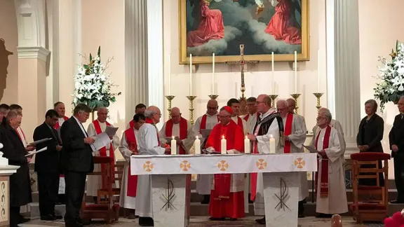 In June 2017, Lutheran Bishop Mark Whitfield and Cardinal John Dew hosted a joint ecumenical service to commemorate the Reformation in the Roman Catholic Cathedral in Wellington, New Zealand. Photo: LCNZ