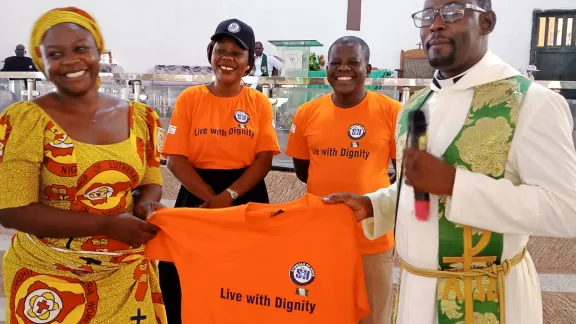 One of the goals of the new course at the LCCN seminary is to increase advocacy activities among youth in schools and universities in Nigeria. Rev. Emmanuel Subewope Gabriel (right) presents SoH t-shirts during an event in the northeastern city of Gombe. Photo: SoH Nigeria