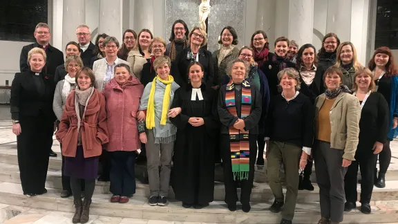 Kirchenleiterinnen aus Ost-, Mittel- und Westeuropa nahmen im Rahmen einer Regionaltagung zum Thema „Glaube, Gendergerechtigkeit und Menschenrechte von Frauen“ an einem Gottesdienst in der Warschauer Sankt-Trinitatis-Kirche teil. Foto: LWB/Agnieszka Godfrejów-Tarnagórska.