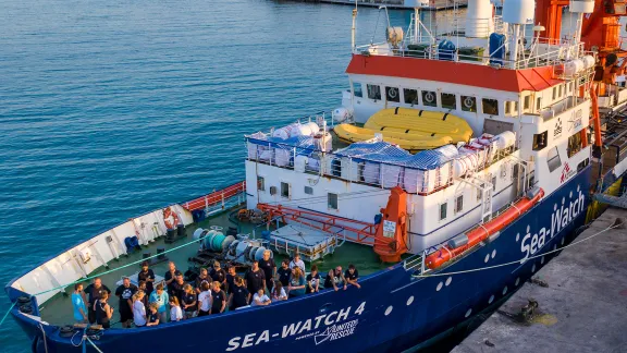 The crew of the Sea-Watch 4 meeting on deck the evening before the ship headed for the central Mediterranean off the Libyan coast. Photo: epd-bild/Thomas Lohnes 