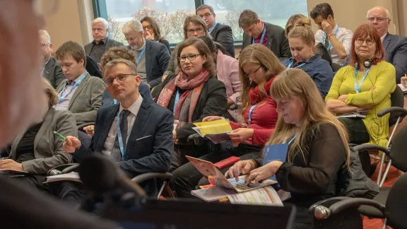 Teilnehmende des Treffens der europäischen LWB-Regionen, das in Moravske Toplice (Slowenien) stattfand, werden von LWB-Generalsekretär Martin Junge in die neue LWB-Strategie eingeführt. Foto: LWB/A. Danielsson