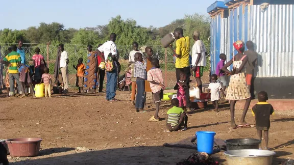 Flüchtlinge, die der Krise im Südsudan zu entkommen suchen, bei ihrer Ankunft im Flüchtlingslager Kakuma in Kenia. Foto: LWB/J. Macharia