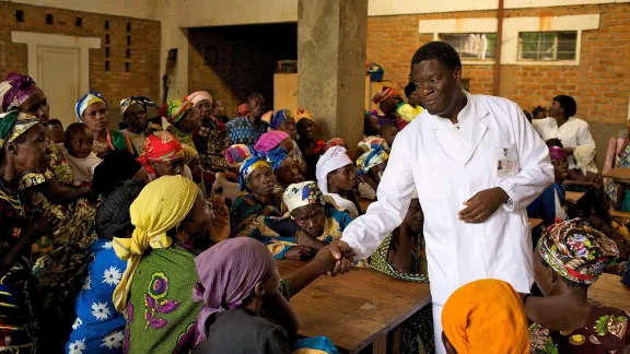 Dr Denis Mukwege with women at Panzi Hospital in Bukavu, Democratic Republic of the Congo. Photo: Torleif Svensson