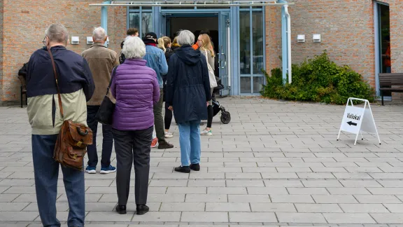 Eine Warteschlange während der Kirchenwahlen vor der St. Pers Kirche in Uppsala, Schweden. Foto: Magnus Aronson/Ikon