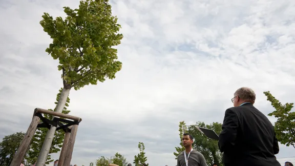 Rev. Hans W. Kasch, Director of the LWF Center Wittenberg, leading the symbolic tree planting in the Luthergarten. 