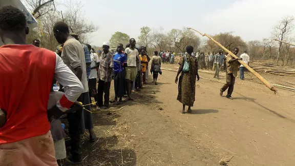 Südsudanesische Flüchtlinge im Lager Palorinya, das derzeit 37.000 Menschen beherbergt, die alle in den vergangenen Wochen dort angekommen sind. Foto: LWB Uganda