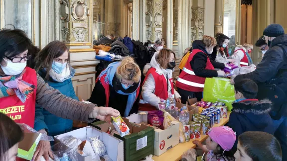 Ungarische Freiwillige, die ukrainischen Flüchtlingen helfen. Foto: Elekes Andor (CC-BY-SA)