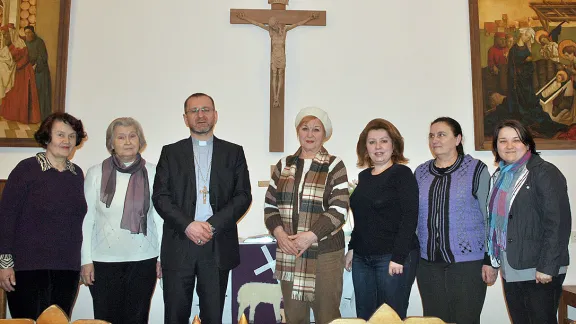 Bishop Serge Maschewski with members of the congregation in Simferopol. Photo: GELCU/Jevgenija Donetzkaja