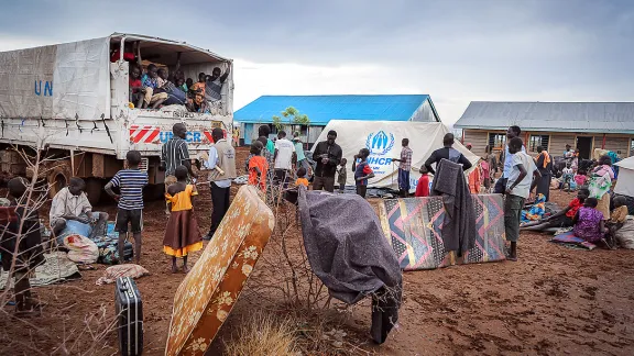 UNHCR und LWB mit südsudanesischen Flüchtlingen im Lager in Maban. Foto: Mats Wallerstedt