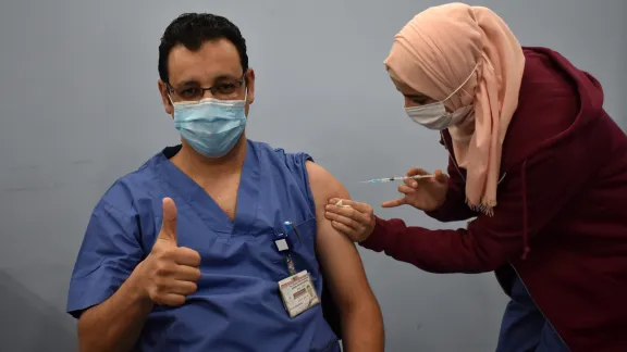 AVH staff carry out the vaccinations themselves. The immunizations will enable them to better protect their high-risk patients. Photos: LWF/ E.Shaheen