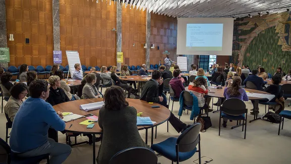 Mitarbeitende des LWB-Gemeinschaftsbüros in Genf bei einem Workshop über die Prävention sexueller Belästigung am Arbeitsplatz. Auf der Zwölften Vollversammlung 2017 war eine Selbstverpflichtung zur Bekämpfung sexualisierter Gewalt verabschiedet worden. Foto: LWB/S. Gallay