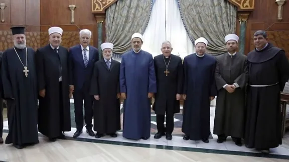 LWB-Präsident Bischof Dr. Munib A. Younan (vierter v.l.) mit christlichen und muslimischen Religionsoberhäuptern während ihres Solidaritätsbesuchs in Kairo, Ägypten. Foto: Palästinensische Botschaft in Kairo