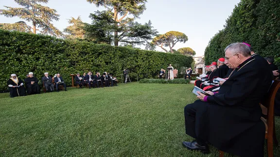 LWF President Bishop Munib A. Younan (right) attending the prayer for peace in the Middle East at the Vatican. Photo: Osservatore Romano