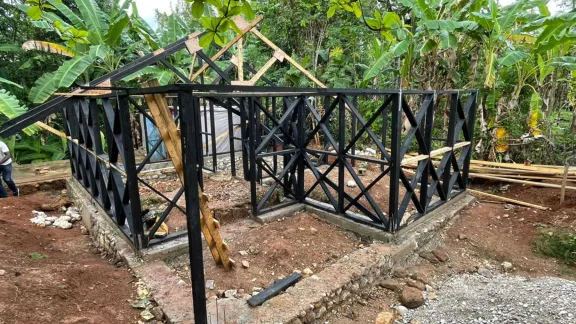 Constructing hurricane and earthquake resistant homes is part of LWF Haiti’s long-term recovery projects that compliment disaster risk reduction efforts. Photo: LWF Haiti