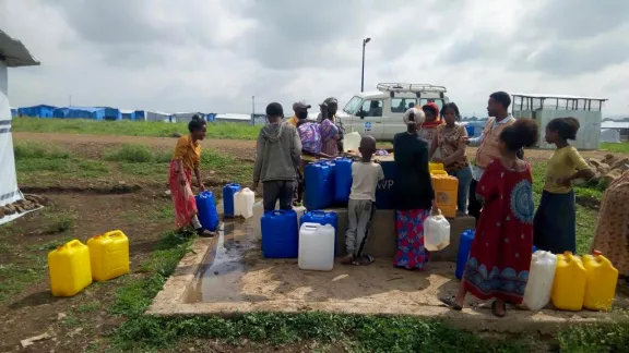 Binnenvertriebene an einer Wasserstelle in Mekelle, der Hauptstadt von Tigray. Foto: LWB/ F. Mahi